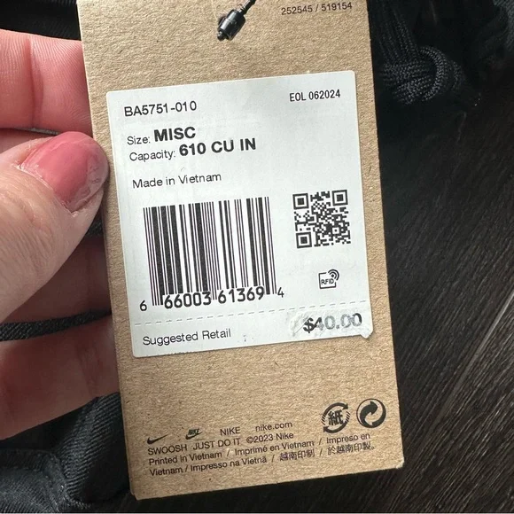 Nike Black Belt Bag Sleek Durable Design - Picture 2 of 4